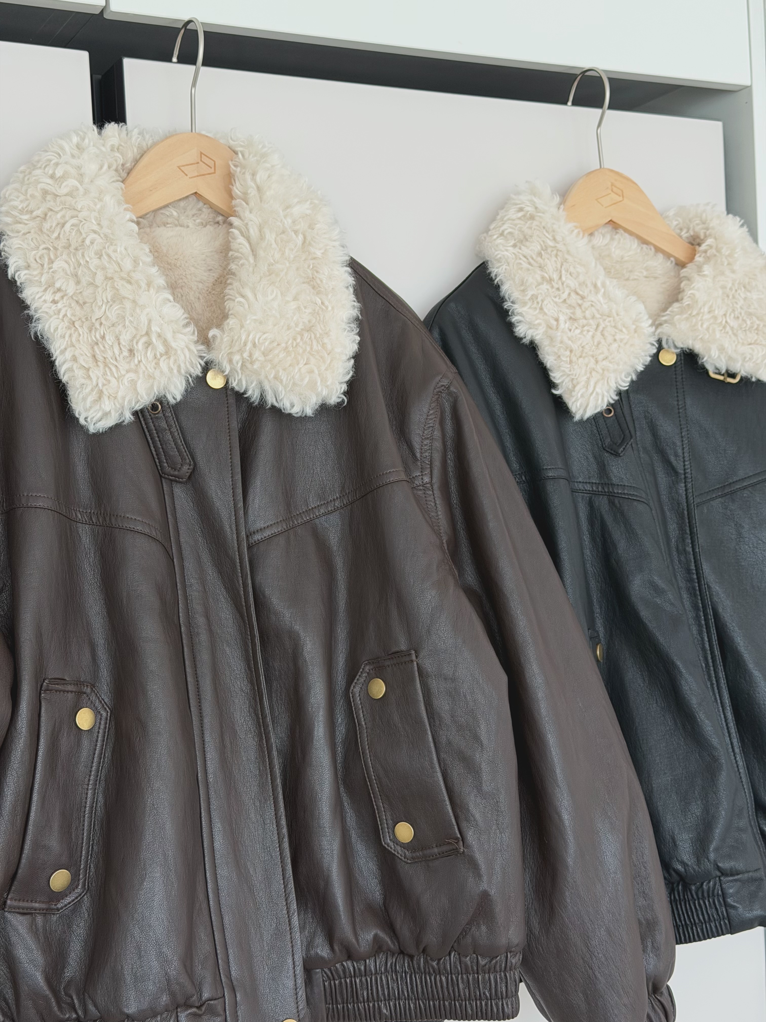 KR379 店主大推！暖笠笠羊羔毛領軟熟皮褸-2色