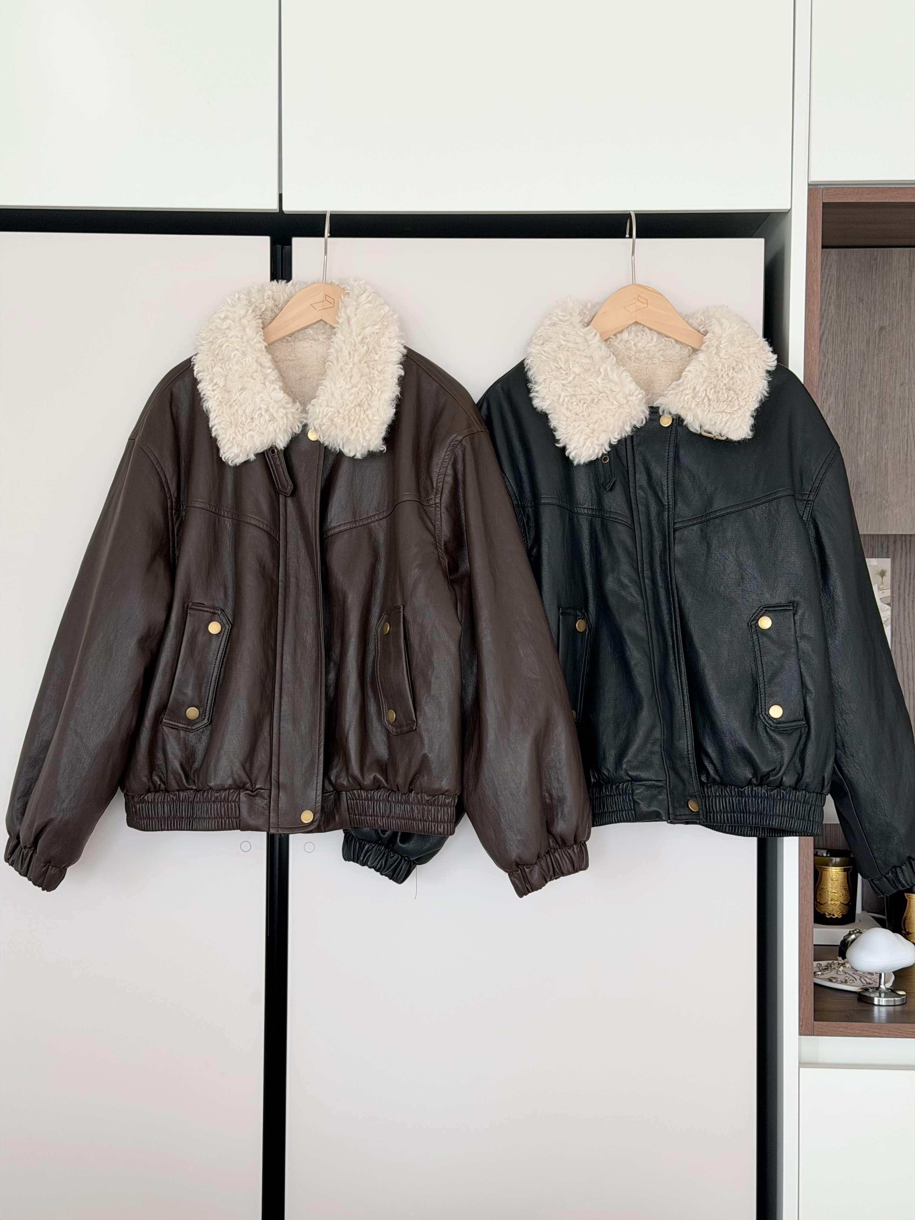 KR379 店主大推！暖笠笠羊羔毛領軟熟皮褸-2色