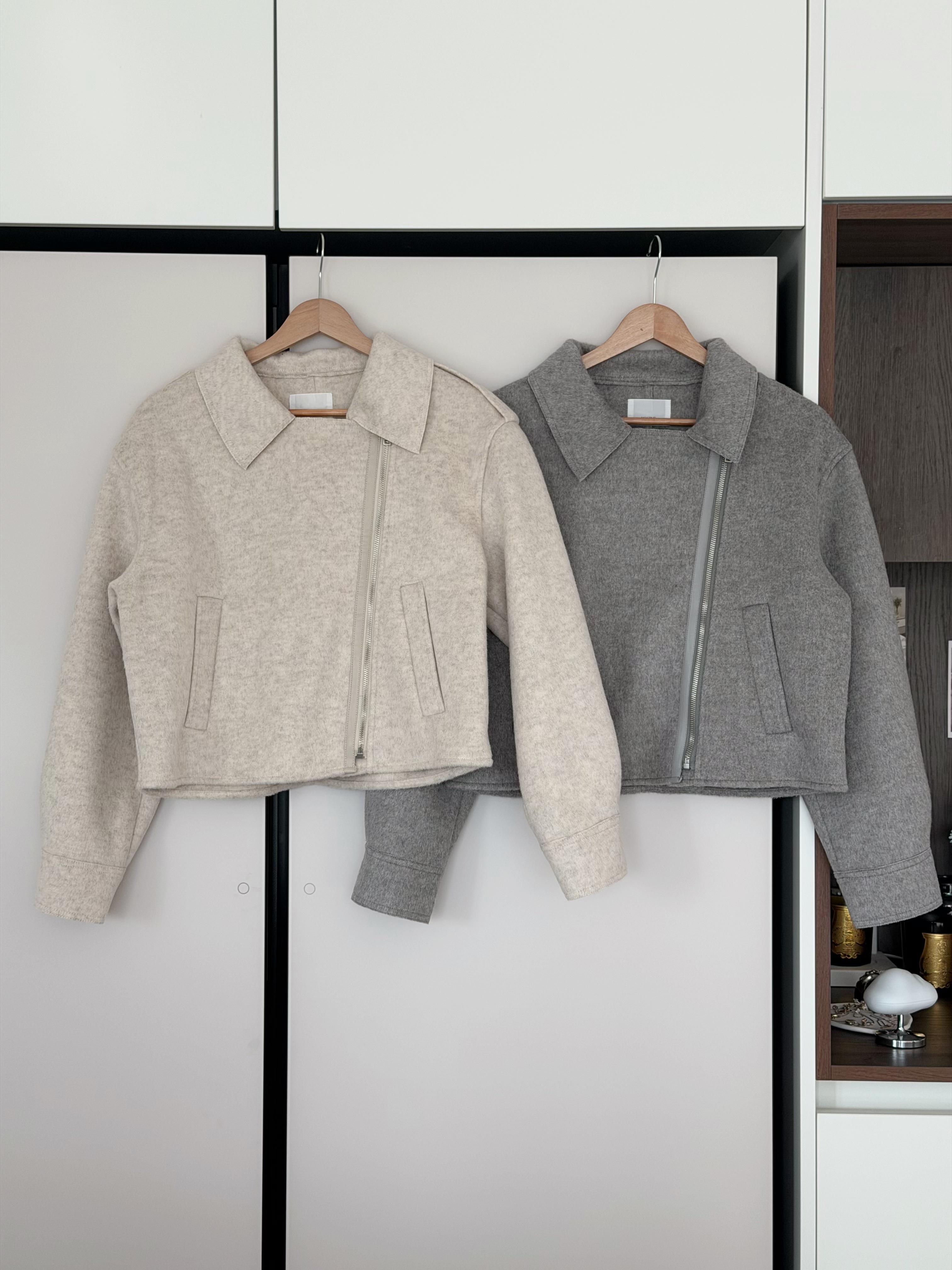 KR380 顯高斜拉鍊短身絨褸-2色