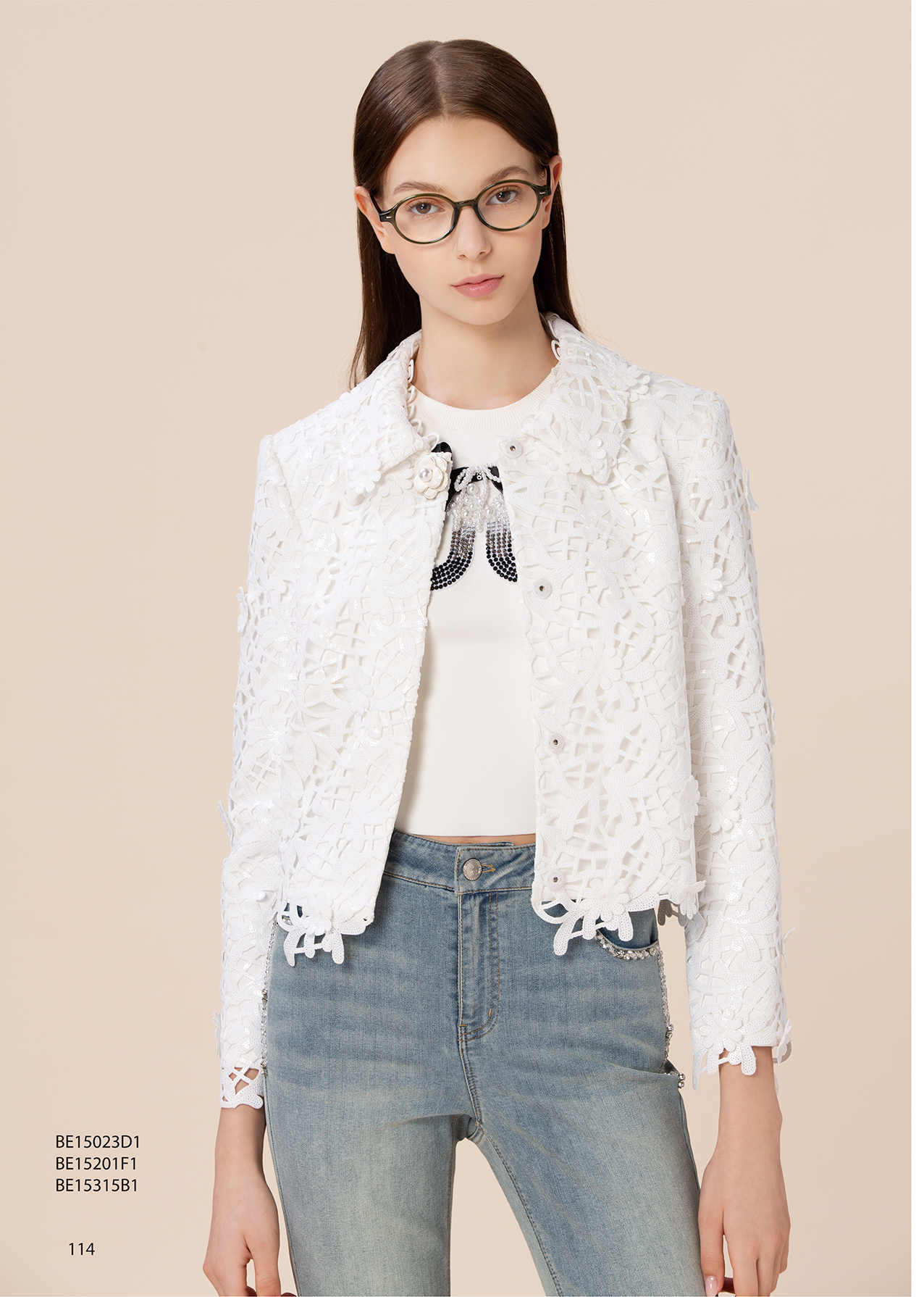 BE15023D1 白綻花園鏤空蕾絲短版外套 (附別針)