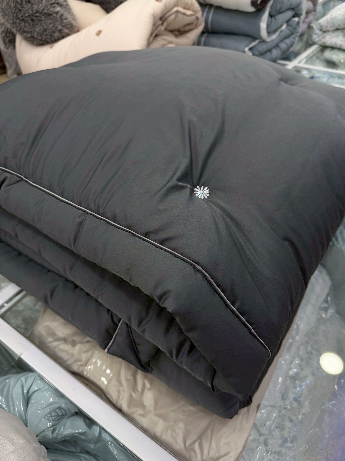 D87一見鍾情緞面小雛菊