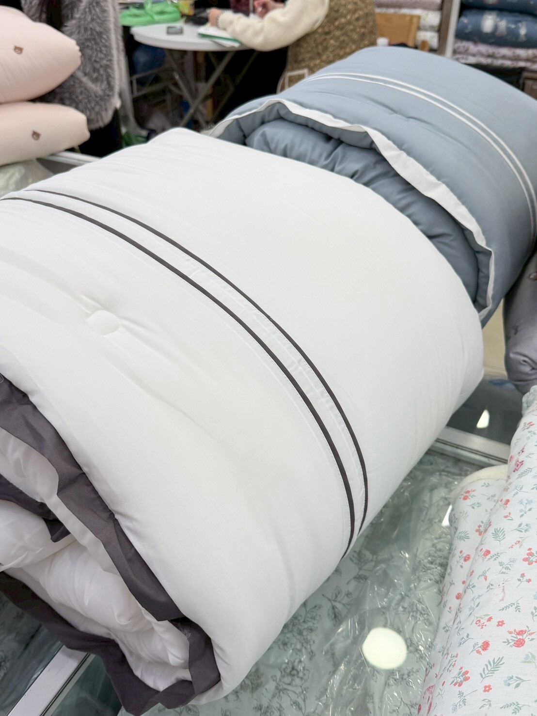 D88時尚簡約滾邊冬被