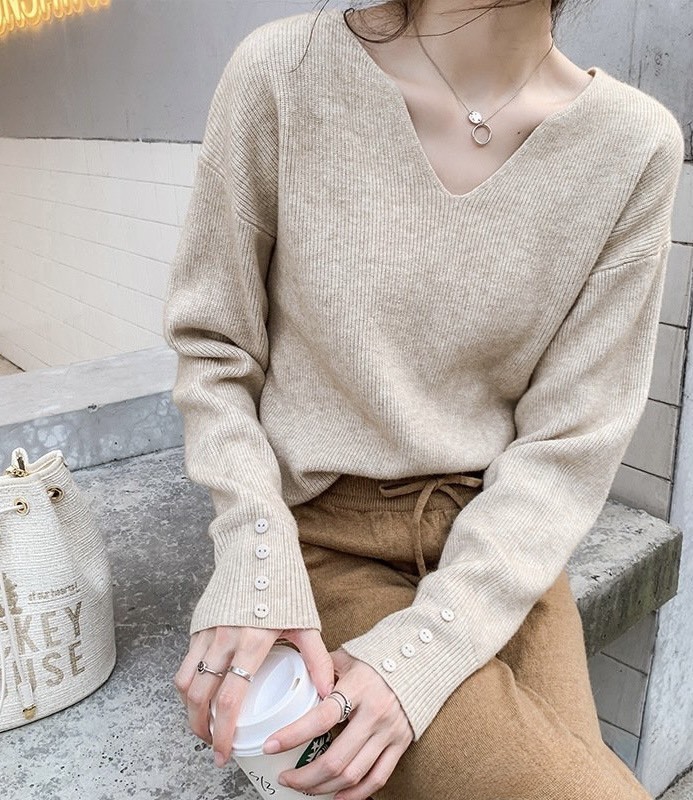 熱賣款V領袖釦子針織上衣