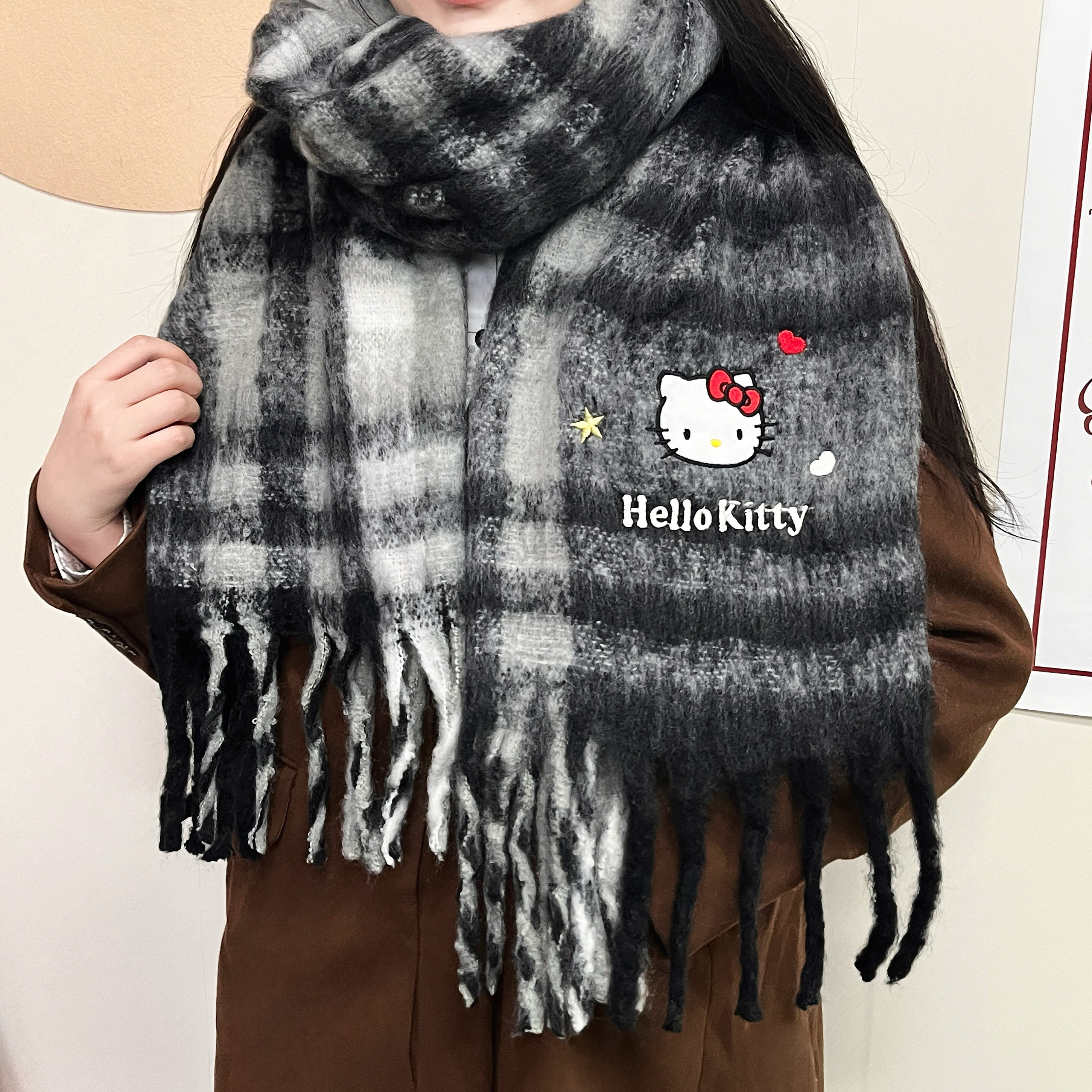 代購-Sanrio三麗鷗 Hello Kitty凱蒂貓 仿馬海毛毛絨感 親膚 圍巾 2色