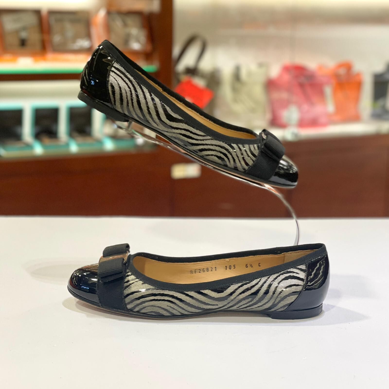 只有36.5碼~全球最抵!!! 全新FERRAGAMO平底鞋 斑馬紋配VARA蝴蝶結 #BRAND NEW #香榭站正品