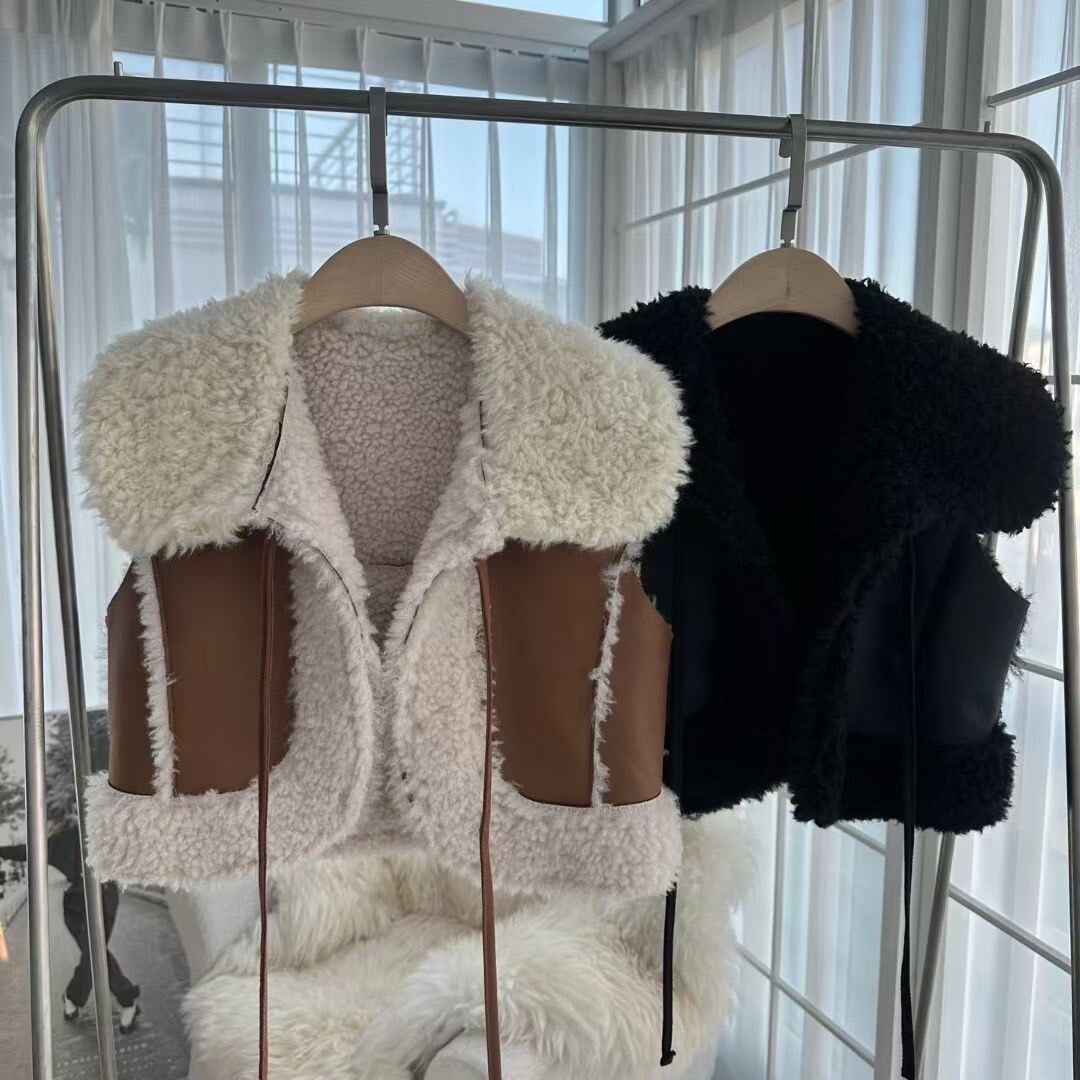 配色泰迪熊QQ毛大翻領造型麂皮背心外套 / 2色