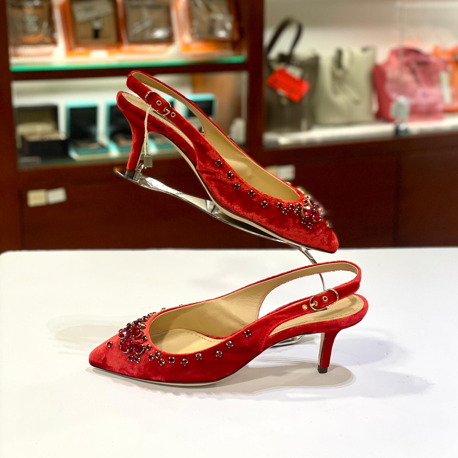 只有36.5碼~全球最抵!!! 全新DOLCE & GABBANA尖頭高跟鞋, 正紅色天鵝絨配水晶鑲飾,新娘鞋, #BRAND NEW #香榭站正品