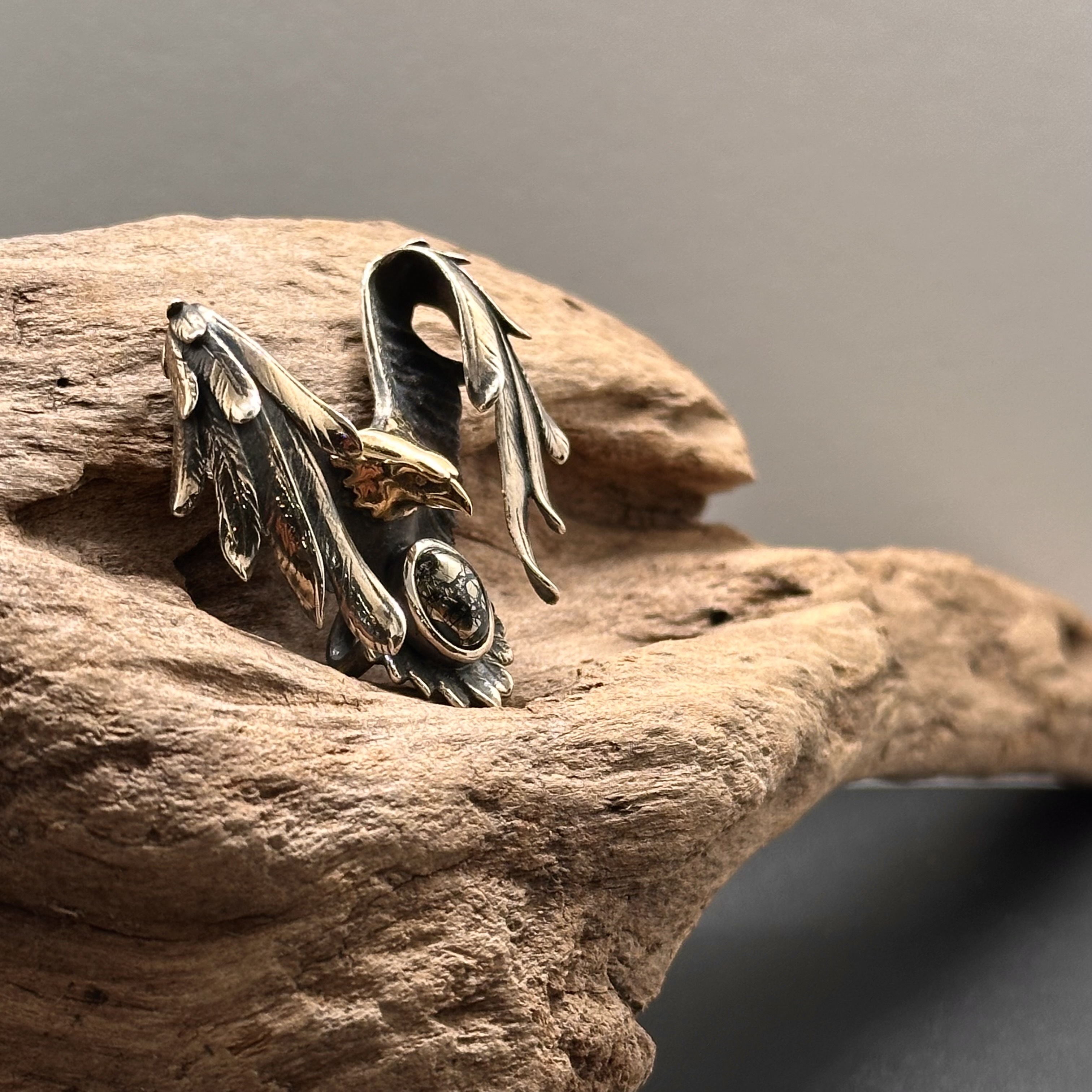 *Black Venom Jewelry- Freedom & Prayer 3cm 純銀18k金頭正面攻擊鷹鑲morenci II松石