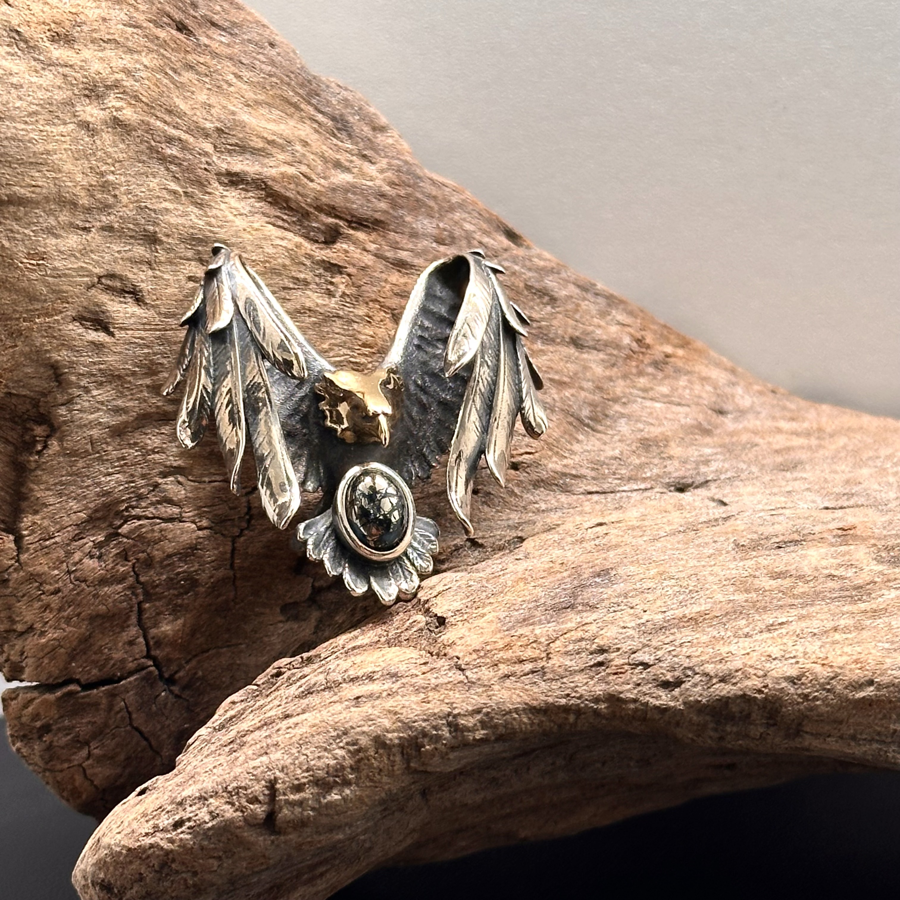 *Black Venom Jewelry- Freedom & Prayer 3cm 純銀18k金頭正面攻擊鷹鑲morenci II松石