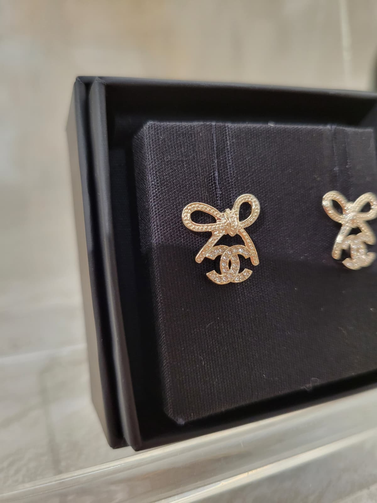 CHANEL ABG601 EARRINGS LIGHT GOLD BOW 1.5 CC 0.8CM 淡金 耳環 蝴蝶結拼CC LOGO