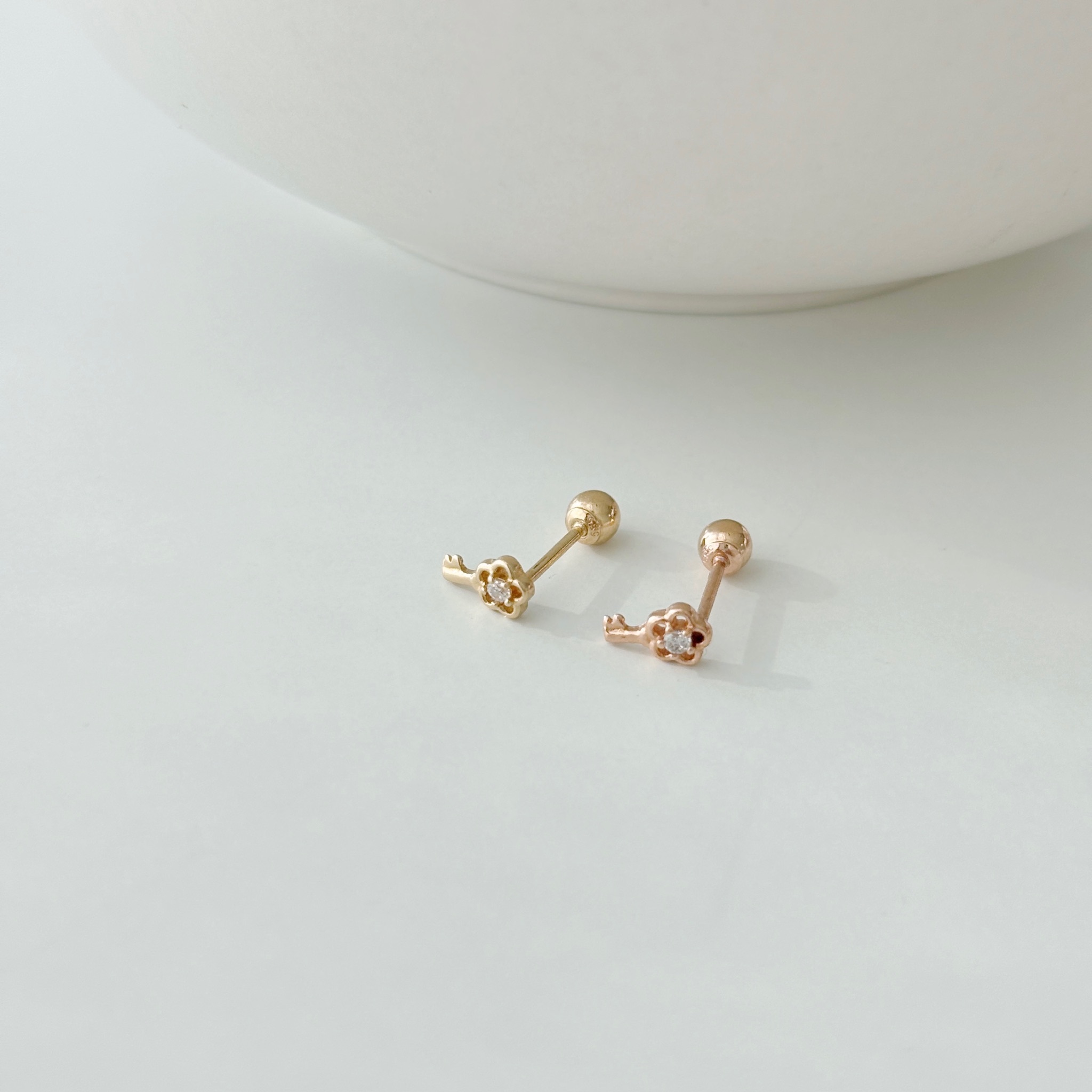 14K迷你小花鑰匙轉珠耳環