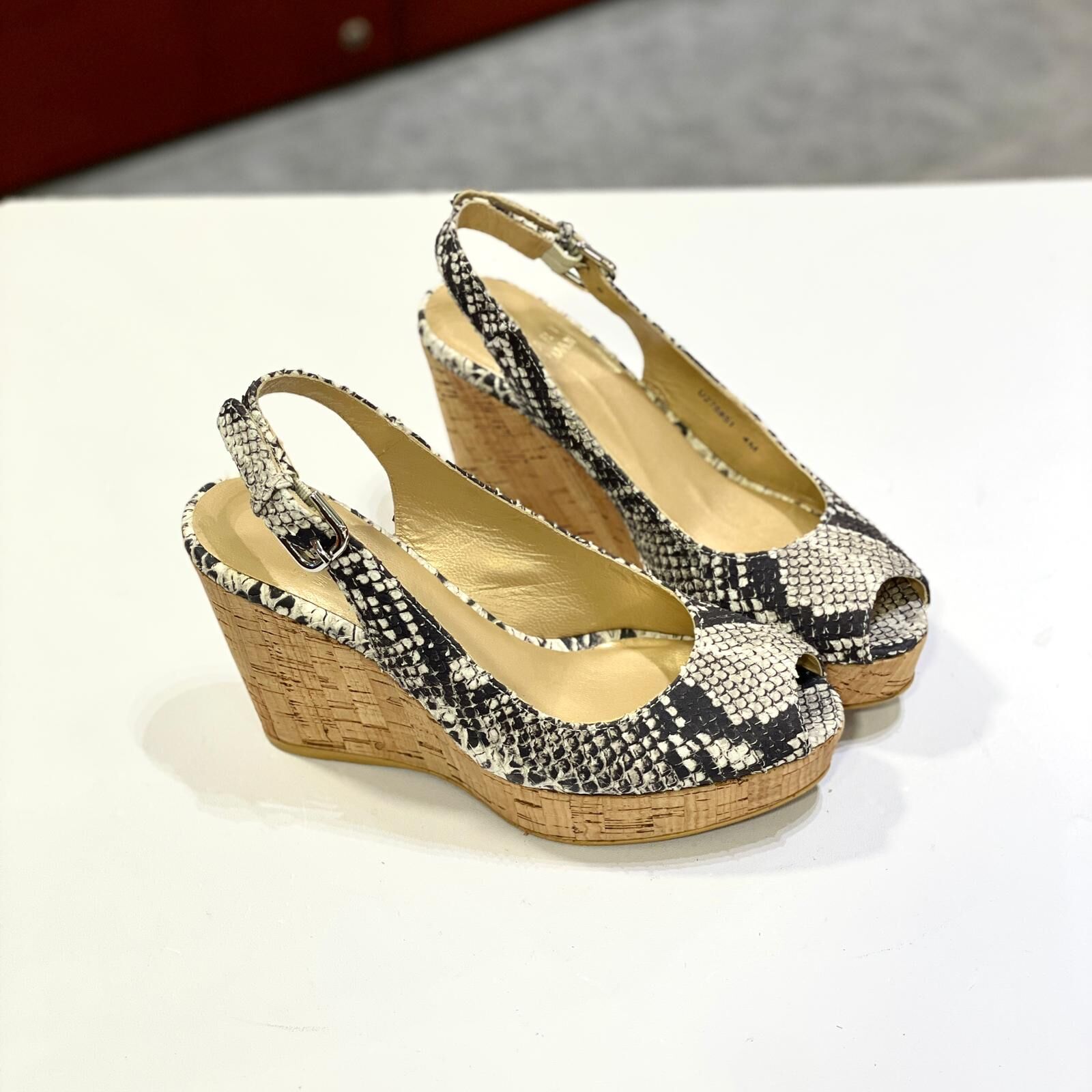 只有34碼~全球最抵!!! 全新意大利 STUART WEITZMAN 坡跟露趾涼鞋, 黑白蛇皮 #BRAND NEW #香榭站正品