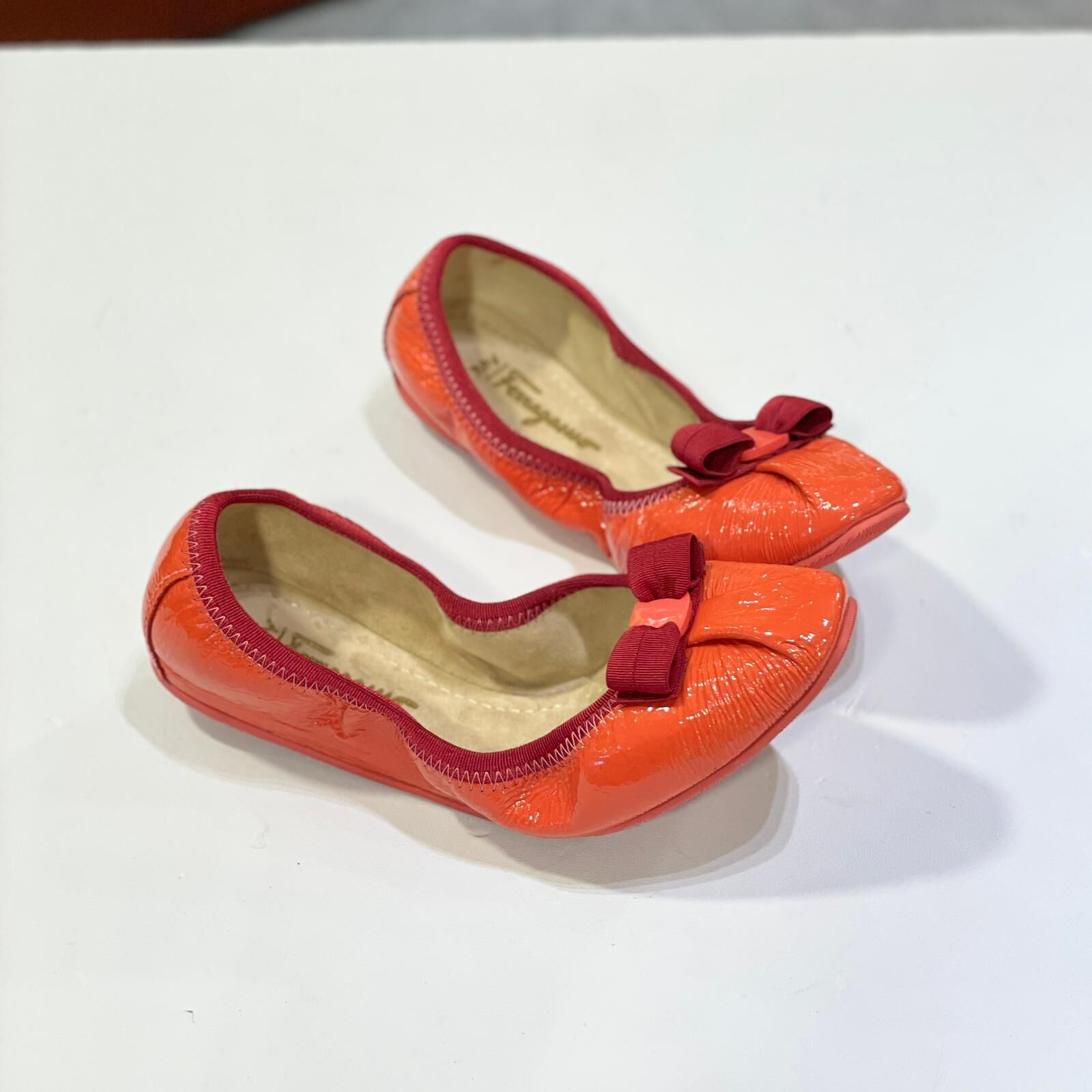 只有35碼~全球最抵!!! 全新FERRAGAMO FLAT SHOES, 橙色漆皮配深紅色蝴蝶結,菲拉格慕芭蕾舞鞋, #BRAND NEW #香榭站正品