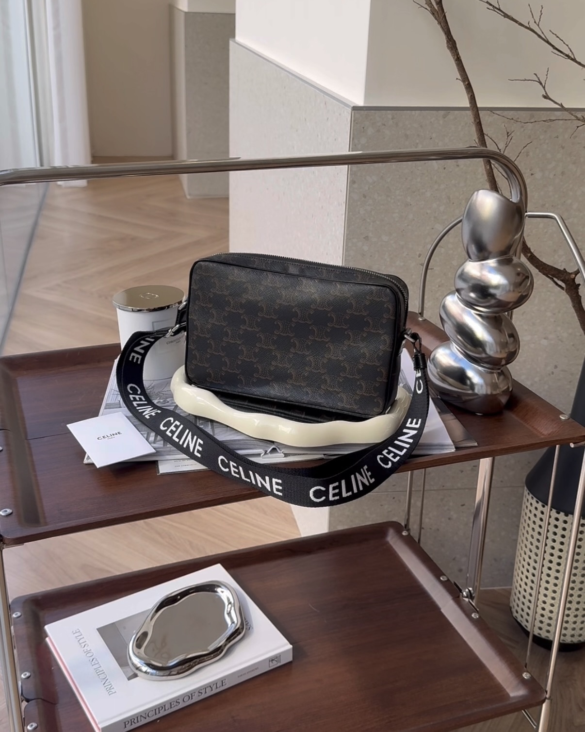 CELINE｜凱旋門中號郵差包 黑老花