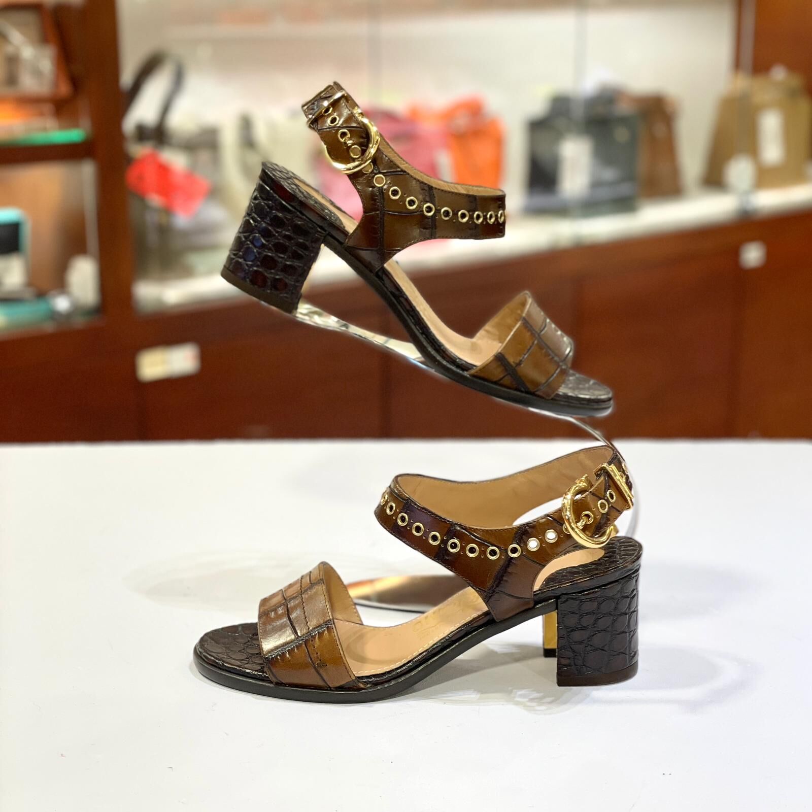 只有34碼~全球最抵!!! 全新FERRAGAMO SANDALS 鱷魚皮錣鉚釘 菲拉格慕方跟涼鞋 #BRAND NEW #香榭站正品