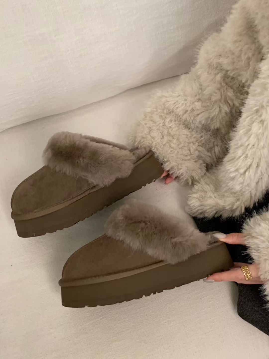 奶霜厚底毛毛拖鞋雪靴(35-40)