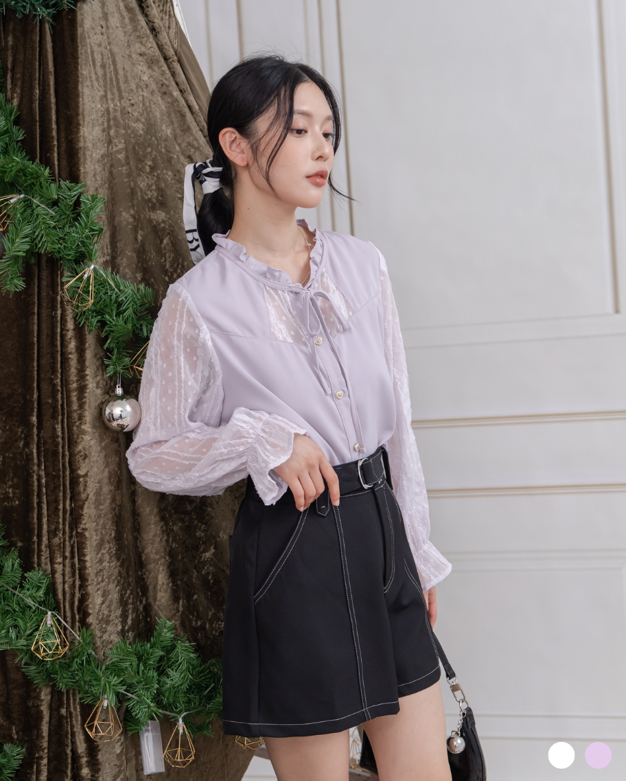 蕾絲拼接愛心釦上衣