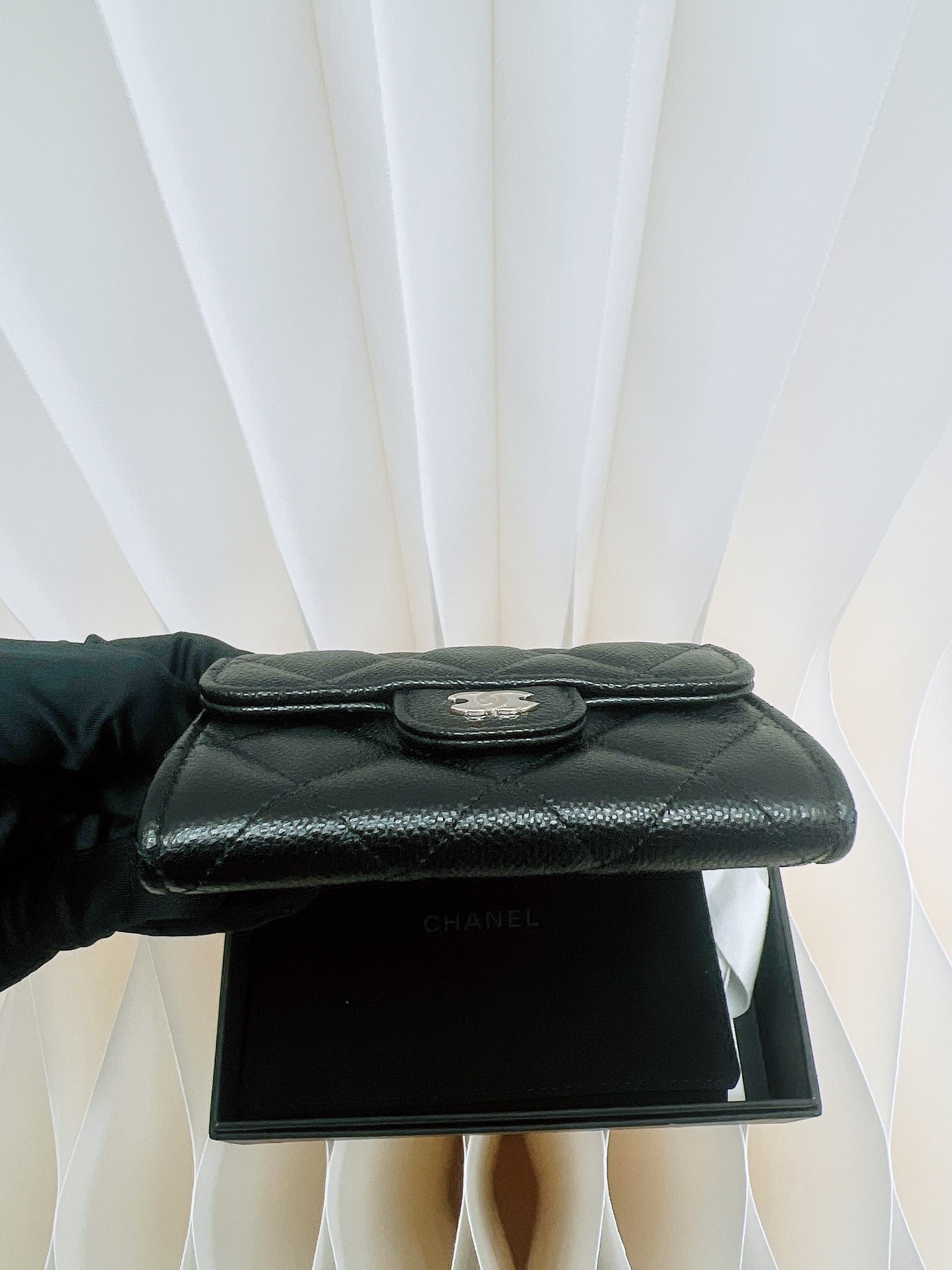 *Unused* Chanel classic flap double card holder (black caviar GHW)