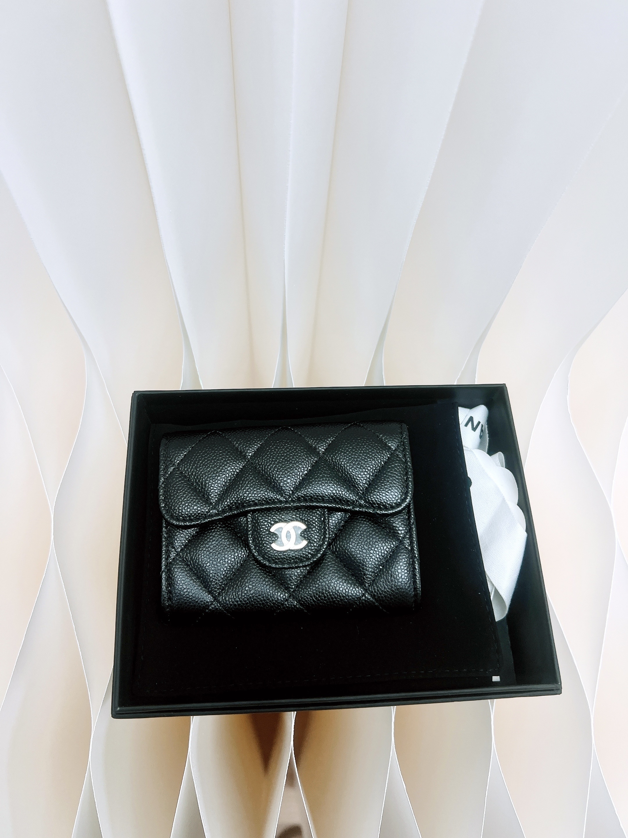 *Unused* Chanel classic flap double card holder (black caviar GHW)