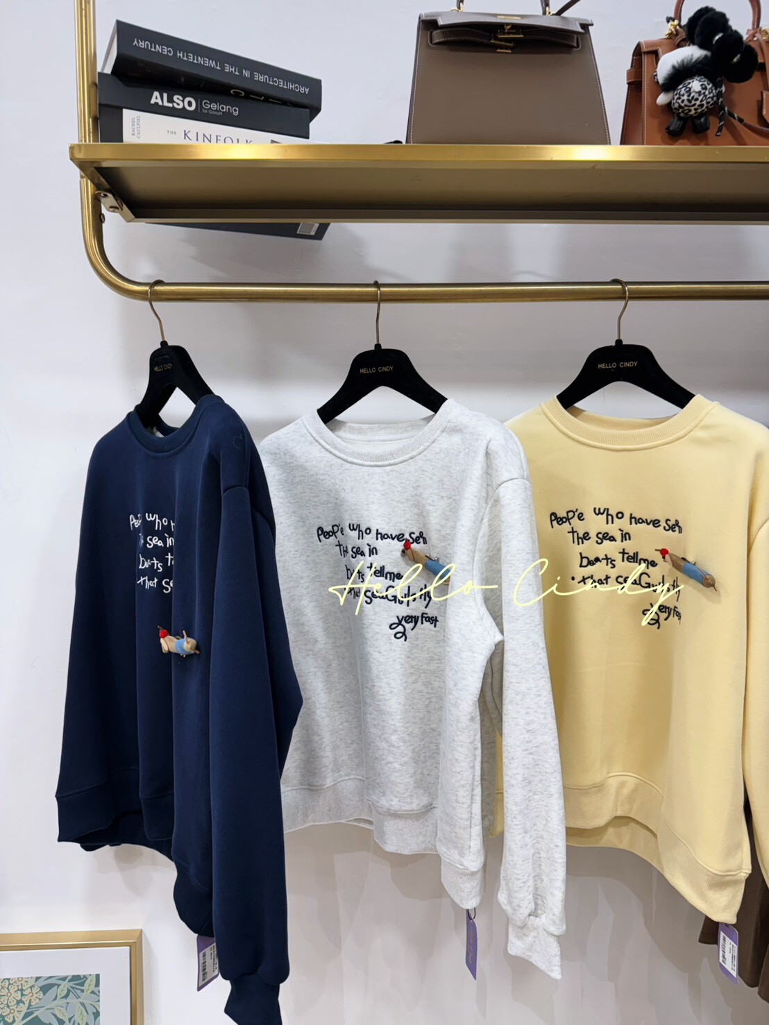 B12021 精緻的立體小狗胸針英文刺繡短絨毛大學T