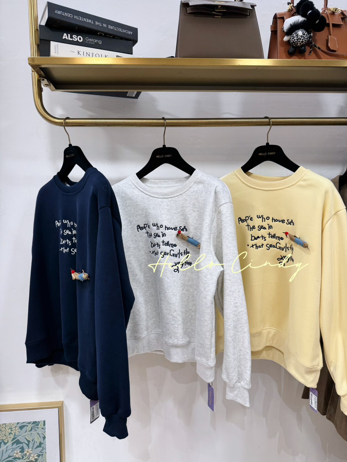 B12021 精緻的立體小狗胸針英文刺繡短絨毛大學T