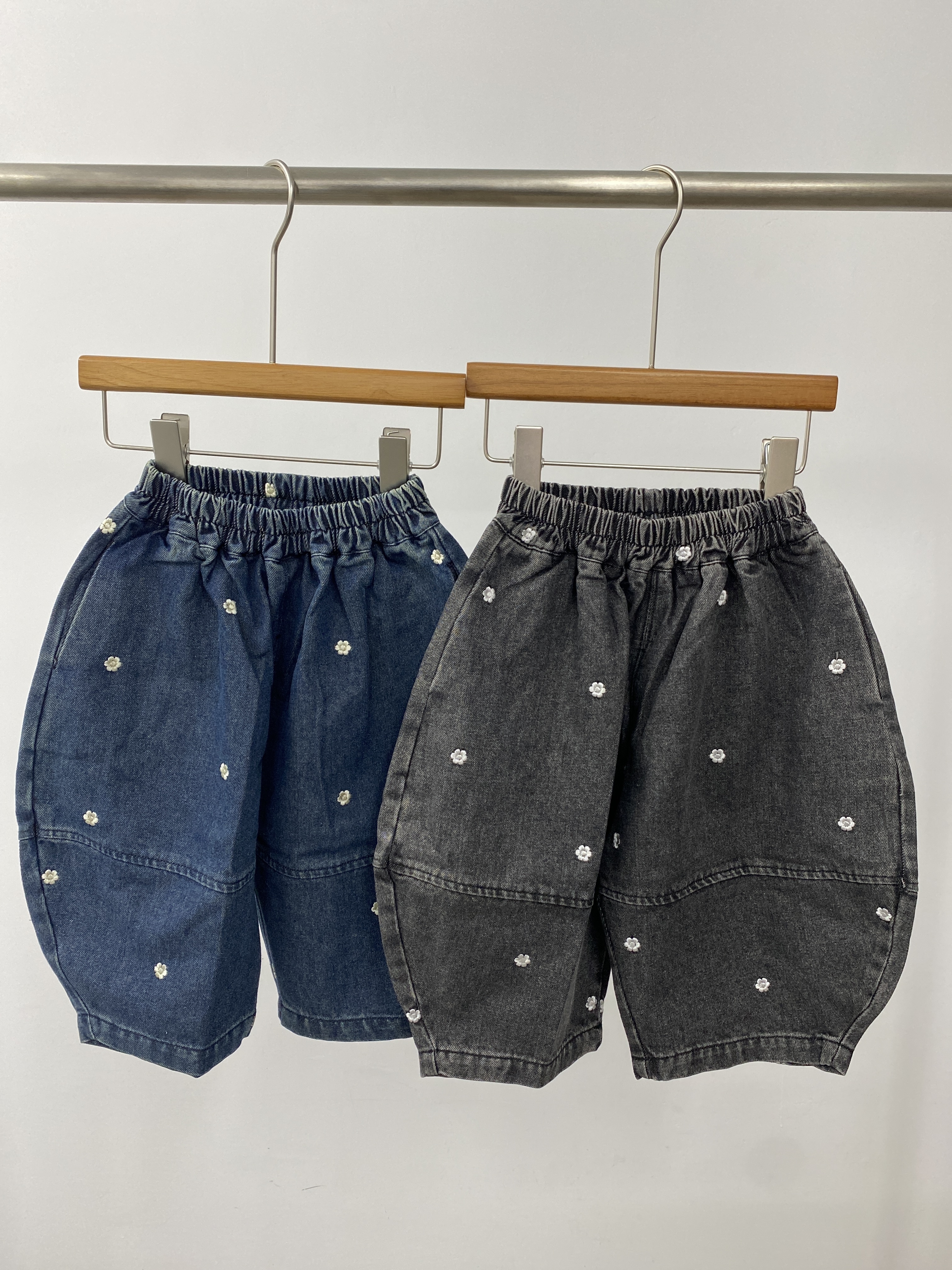 A03750刺繡小花牛仔氣球褲