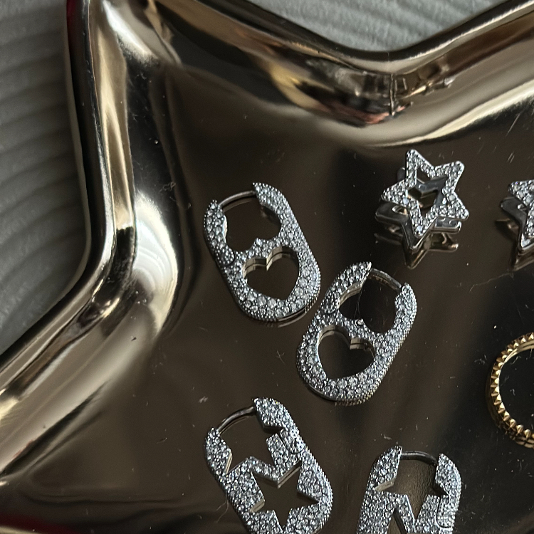 OUS Aurora Heart Badge Earrings 極光雙面愛心耳環