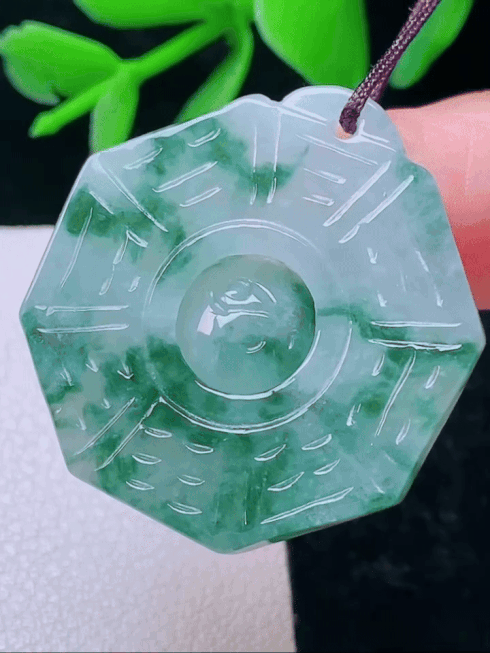 1126315 翡翠飄花八卦牌