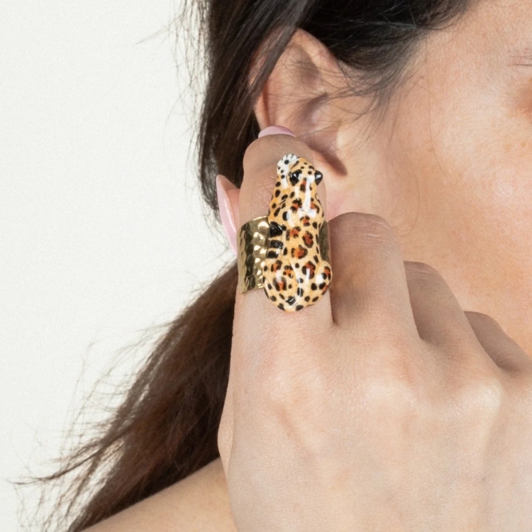 氣勢非凡大金錢豹瓷戒指