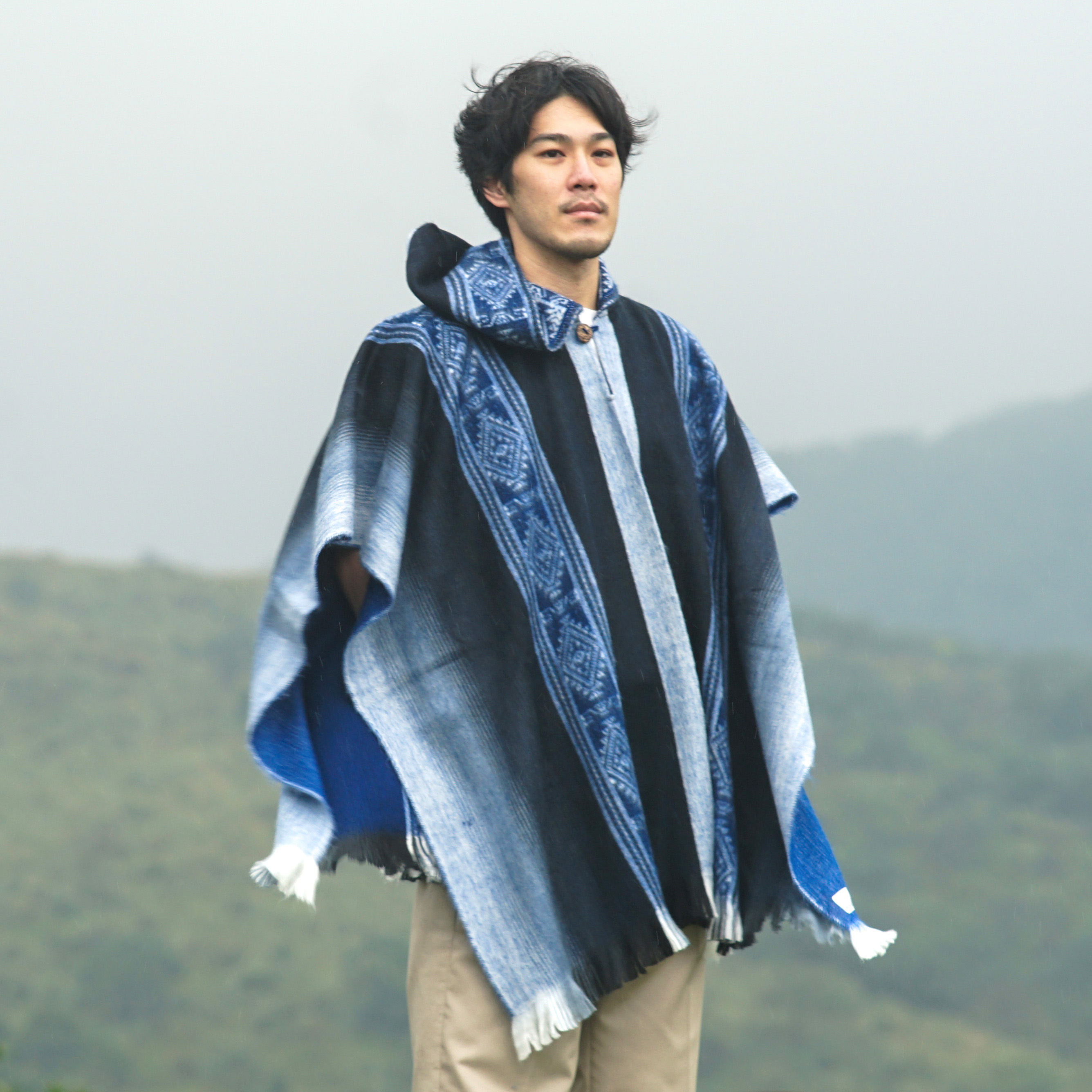 安地斯羊駝斗篷｜Baby alpaca－藍洞幽光｜厄瓜多