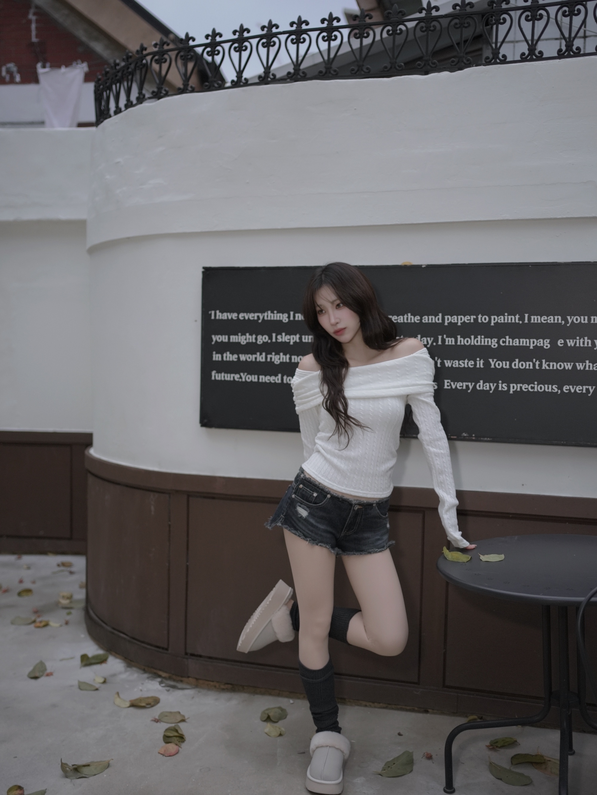 低腰水洗鬚邊牛仔短褲