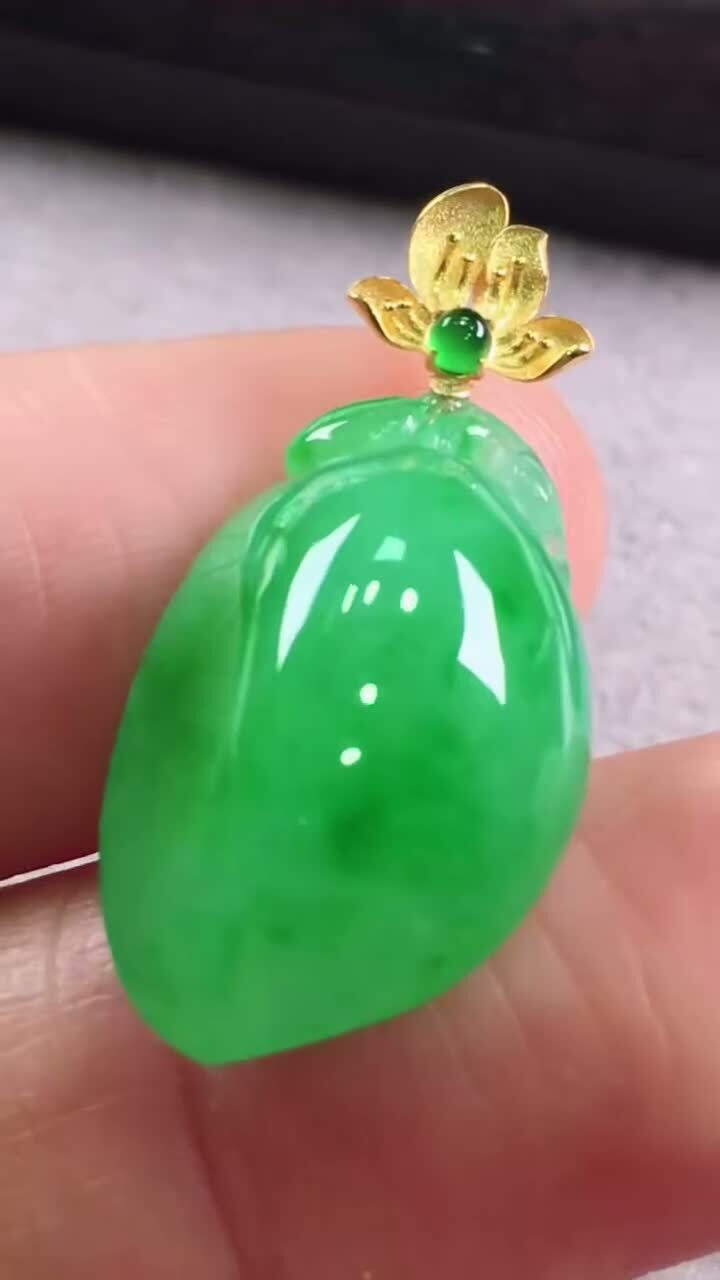 1126321 翡翠壽桃