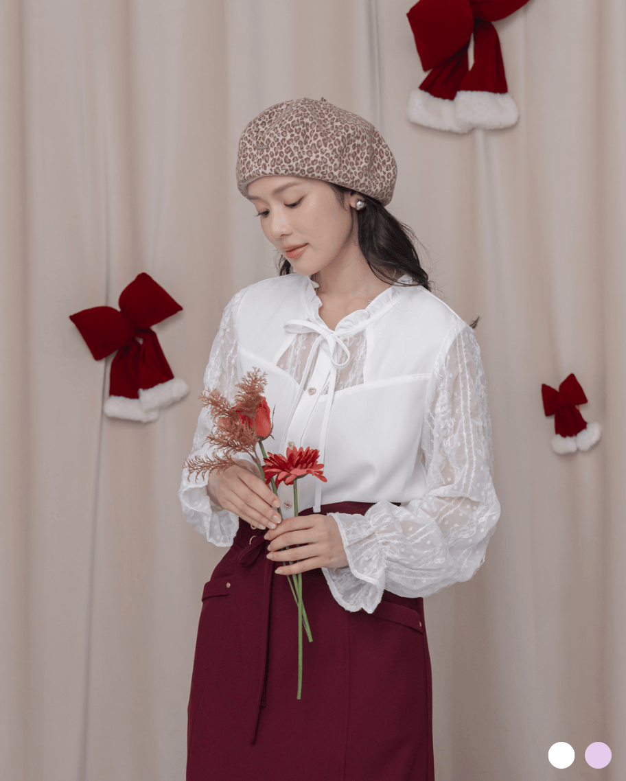 蕾絲拼接愛心釦上衣