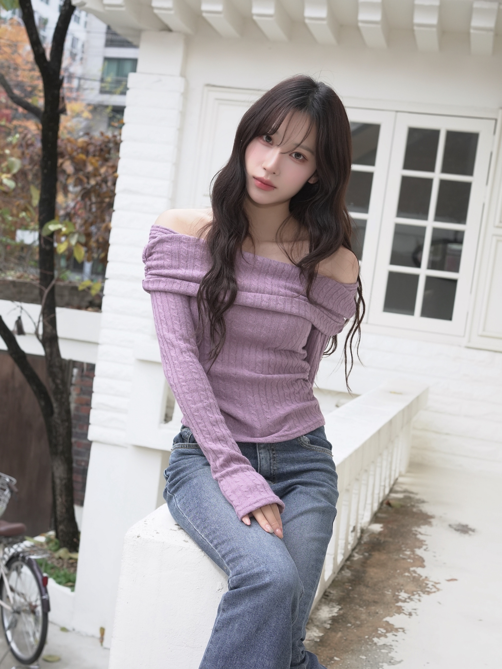 純欲感翻領露肩上衣