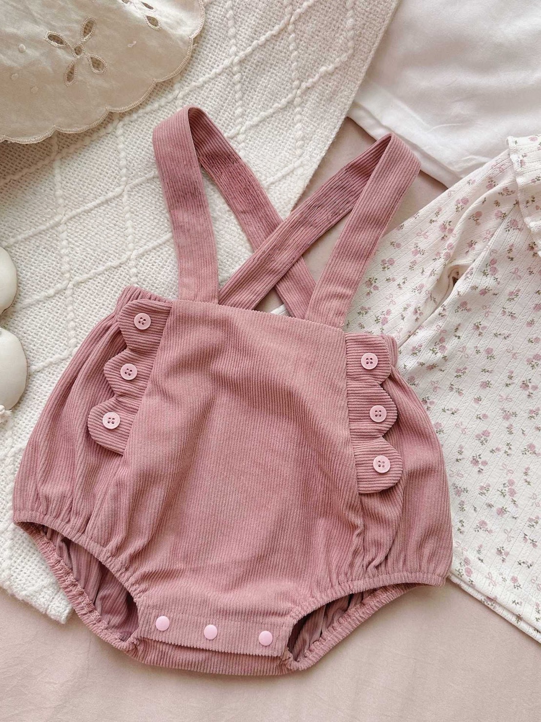 粉碎花吊帶包屁套裝