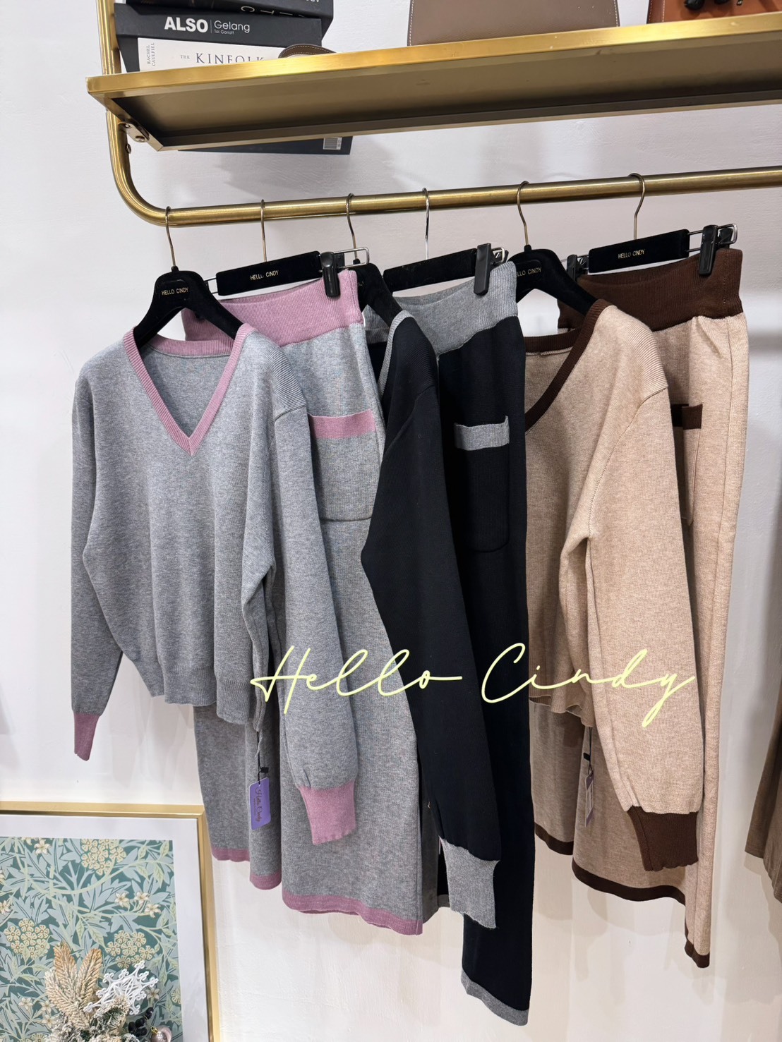 B12013 質感好好的撞色V領針織上衣+排扣針織裙套裝組