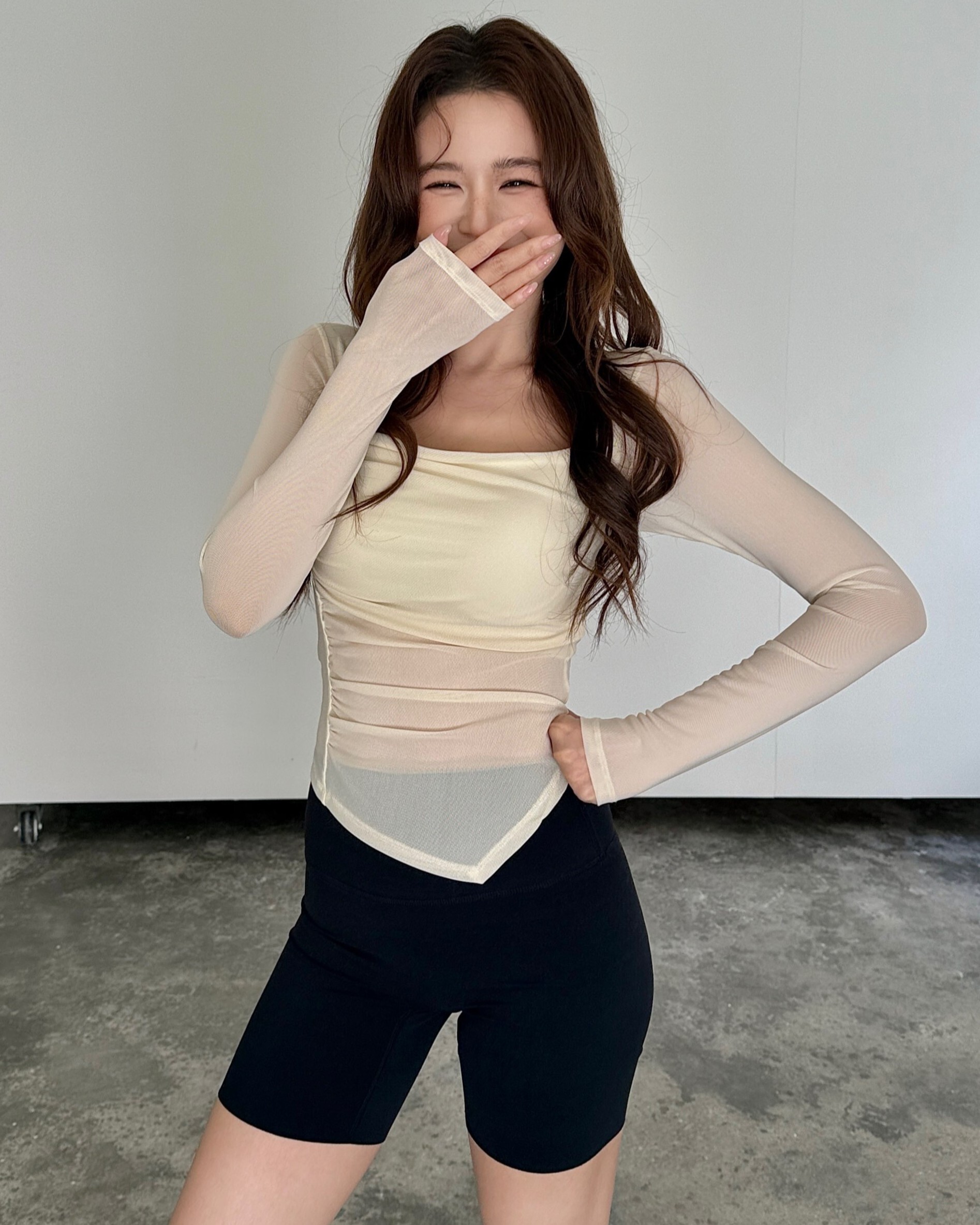 FLOAT 透紗不規則抽皺長袖-奶杏