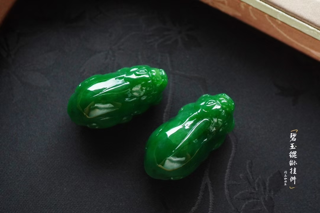 1126443 和田玉老礦料碧玉濃郁陽綠貔貅掛件