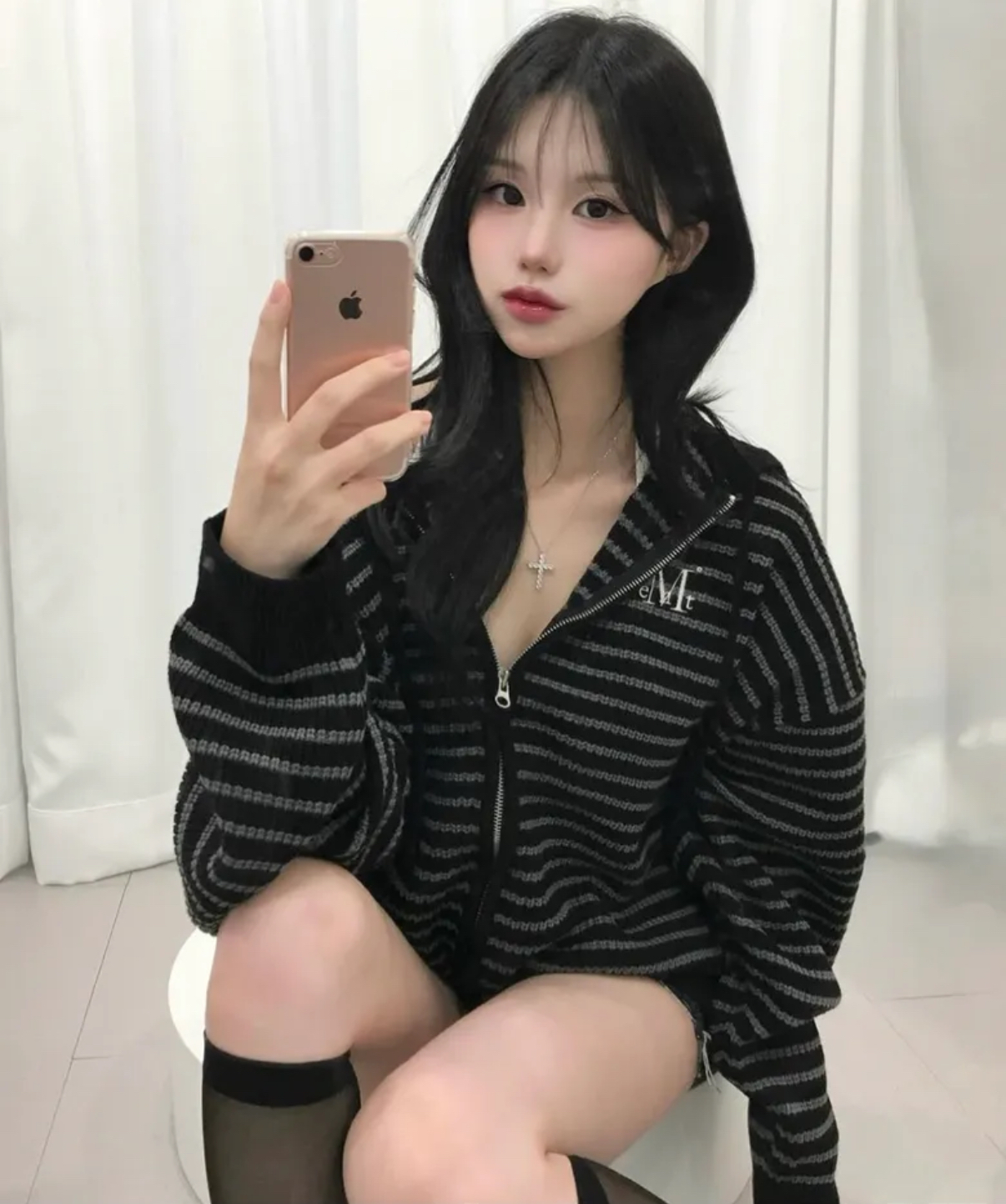 韓國🇰🇷連線 MUCENT 刺繡條紋針織連帽外套 針織衫 毛衣 灰黑條紋 黑白條紋 (任買兩件711免運)/預購