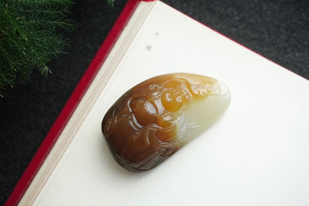 1126445 和田玉且末糖白料笑口常開彌勒佛掛件