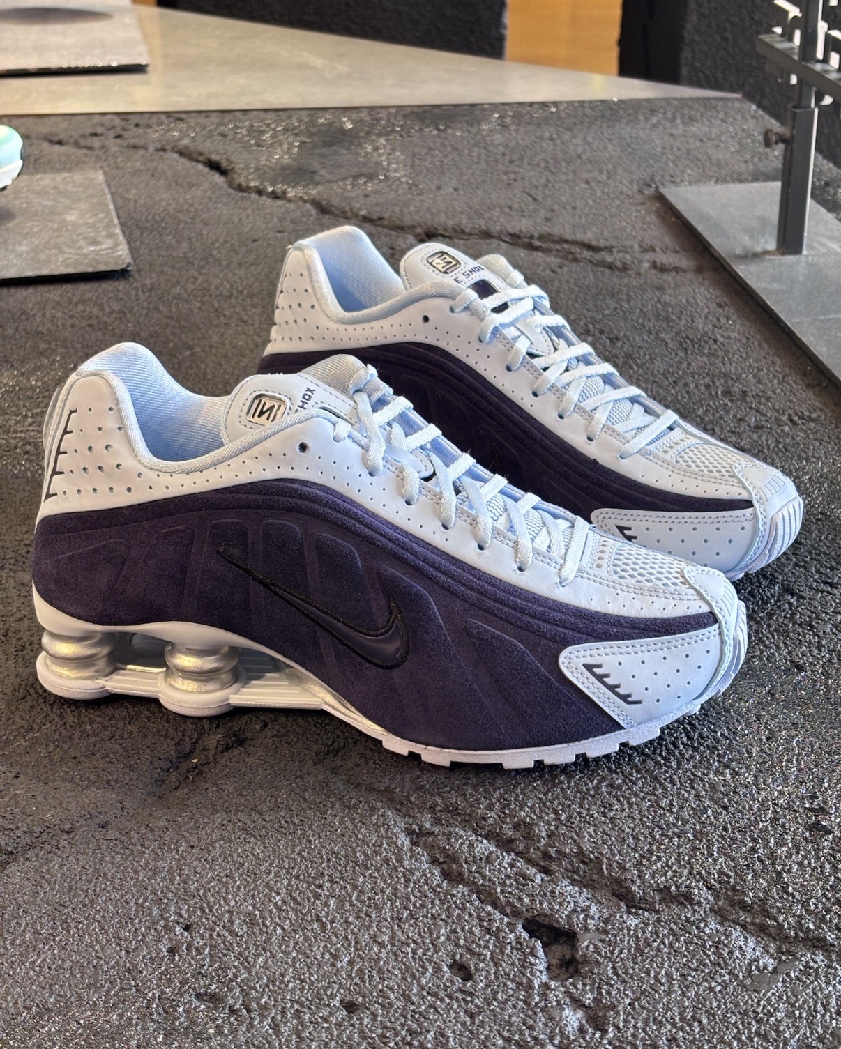 女鞋 NIKE W SHOX R4 藍色 麂皮 皮革 氣墊 緩震 復古 彈簧鞋 運動鞋【HQ7739-500】