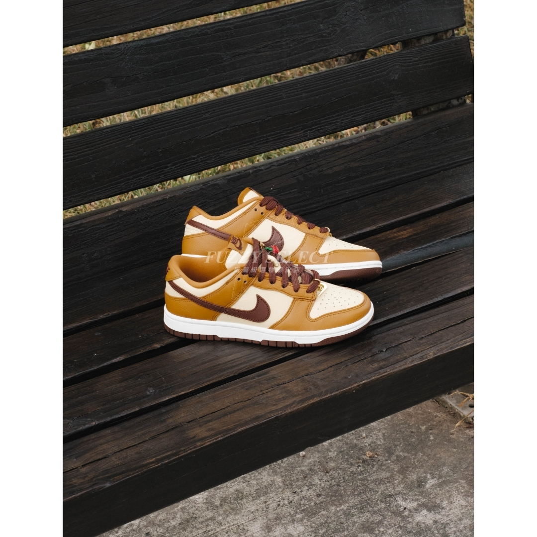 【逢甲FUZZY】W Nike Dunk Low "Desert Ochre" 卡其棕 吊飾 櫻桃 笑臉 LOGO HQ7487-700