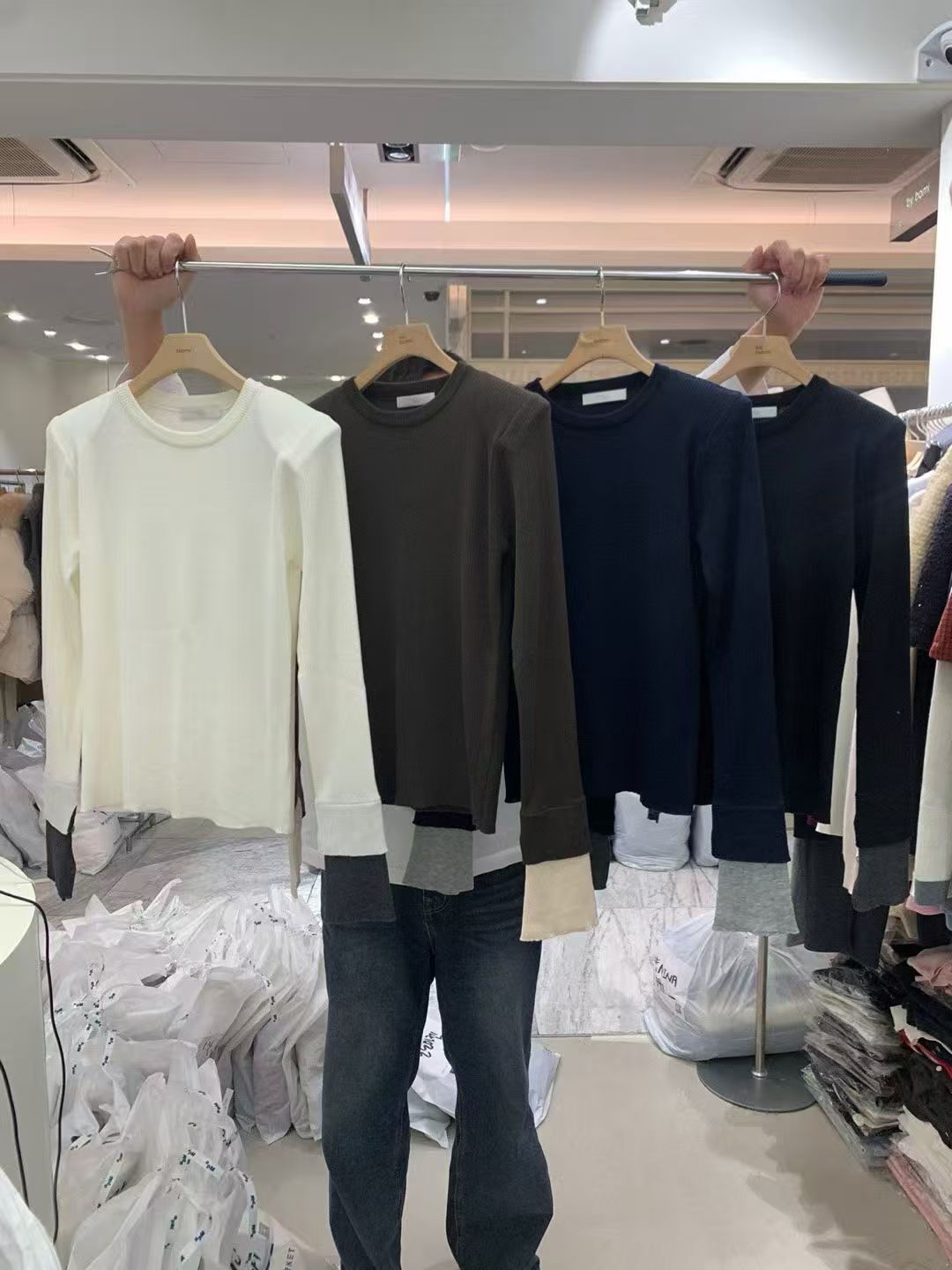 BM5304 拼接異色袖墊肩上衣