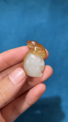 1126235 和田玉且末糖白料小兔子