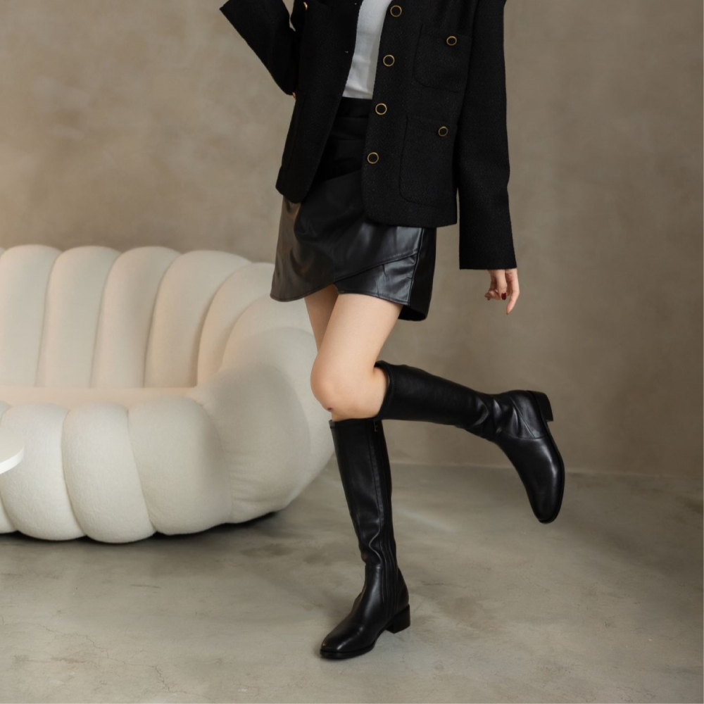 現貨 黑36 38 米白36 韓劇女神 - 方頭低跟真皮長靴 -2色