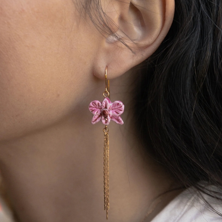 粉蝴蝶流蘇瓷耳環