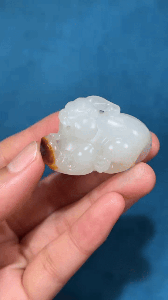 1126239 和田玉籽料貔貅納福