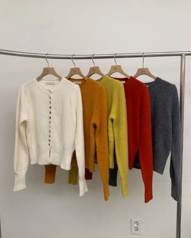 BM5313 鬆軟顏色鈕扣針織外套