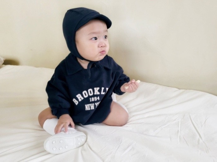 翻領字母包屁衣|含帽