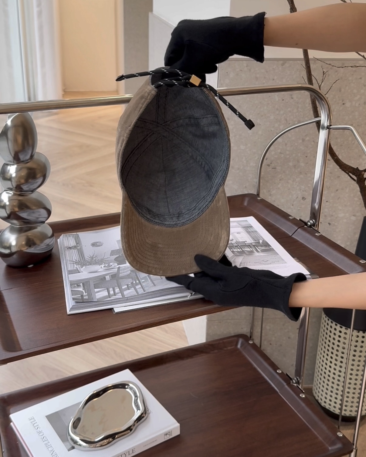 MIUMIU｜繩結棒球帽 淺棕色